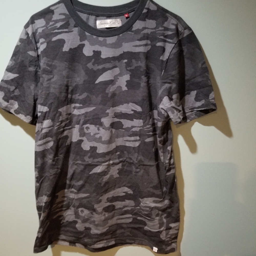 Sovereign code camo print t shirt size L